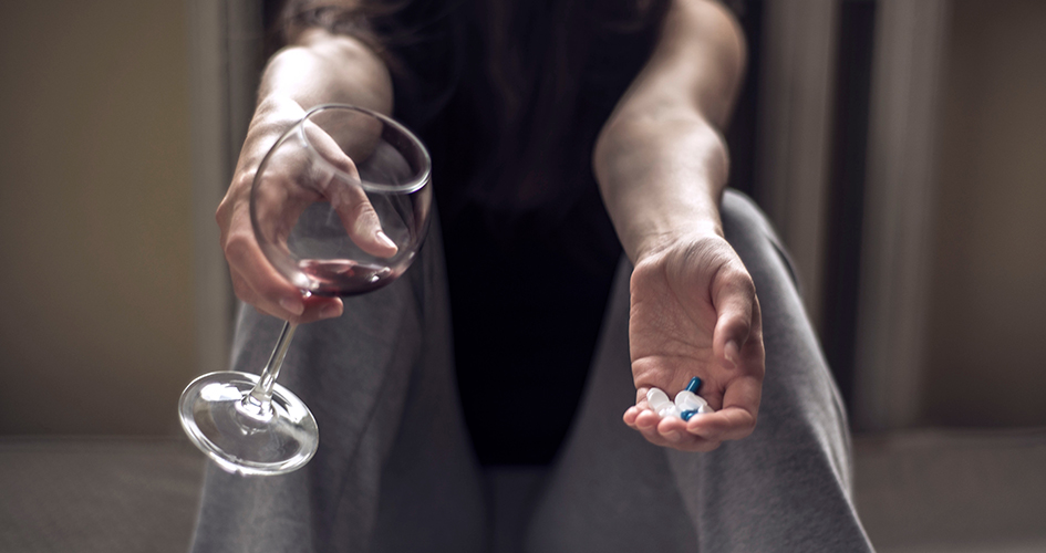 Alkoholizm w rodzinie – Jak skierować bliską osobę na leczenie?